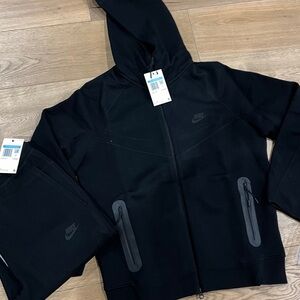 Nike Tech set